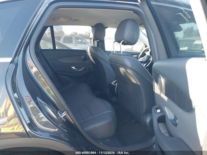 W1NOG8DB8NV382674 - 2022 Mercedes-Benz Glc 300 Suv