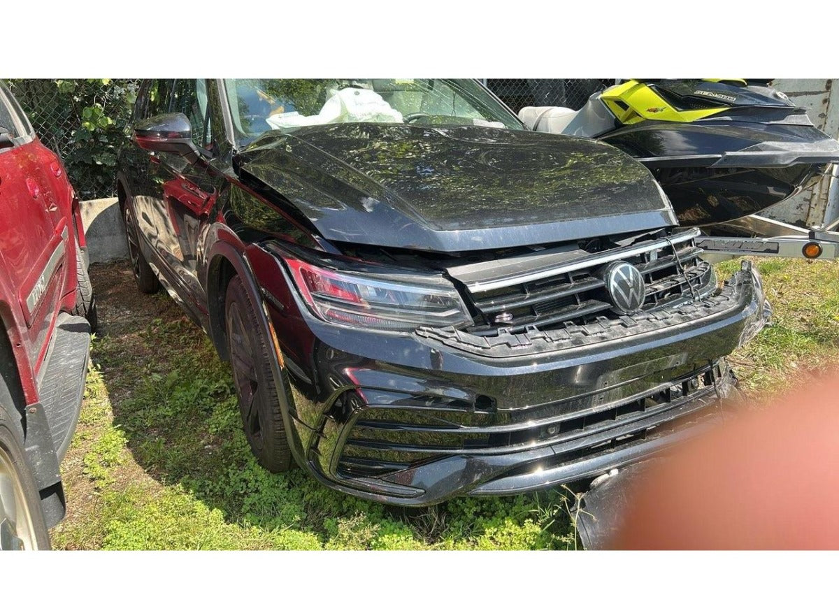 3VV8B7AX6RM107874 - 2024 Volkswagen Tiguan Se R-Line Black